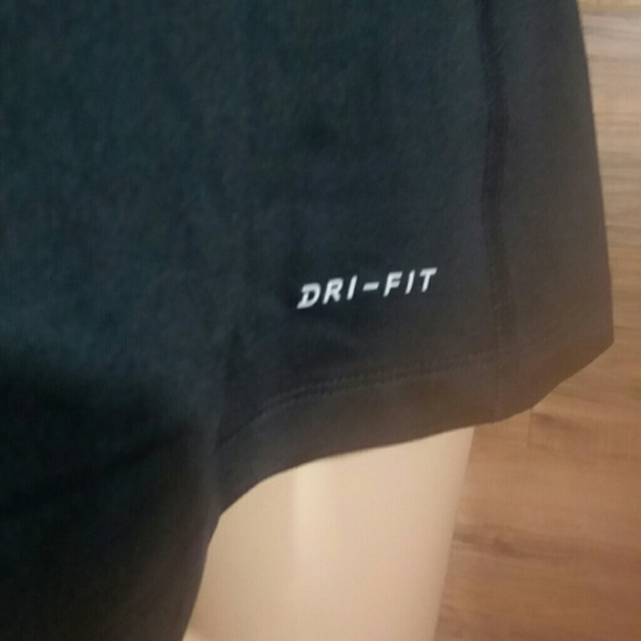 NWT Nike Black Long Sleeve Running Pull Over Shirt - Picture 7 of 7